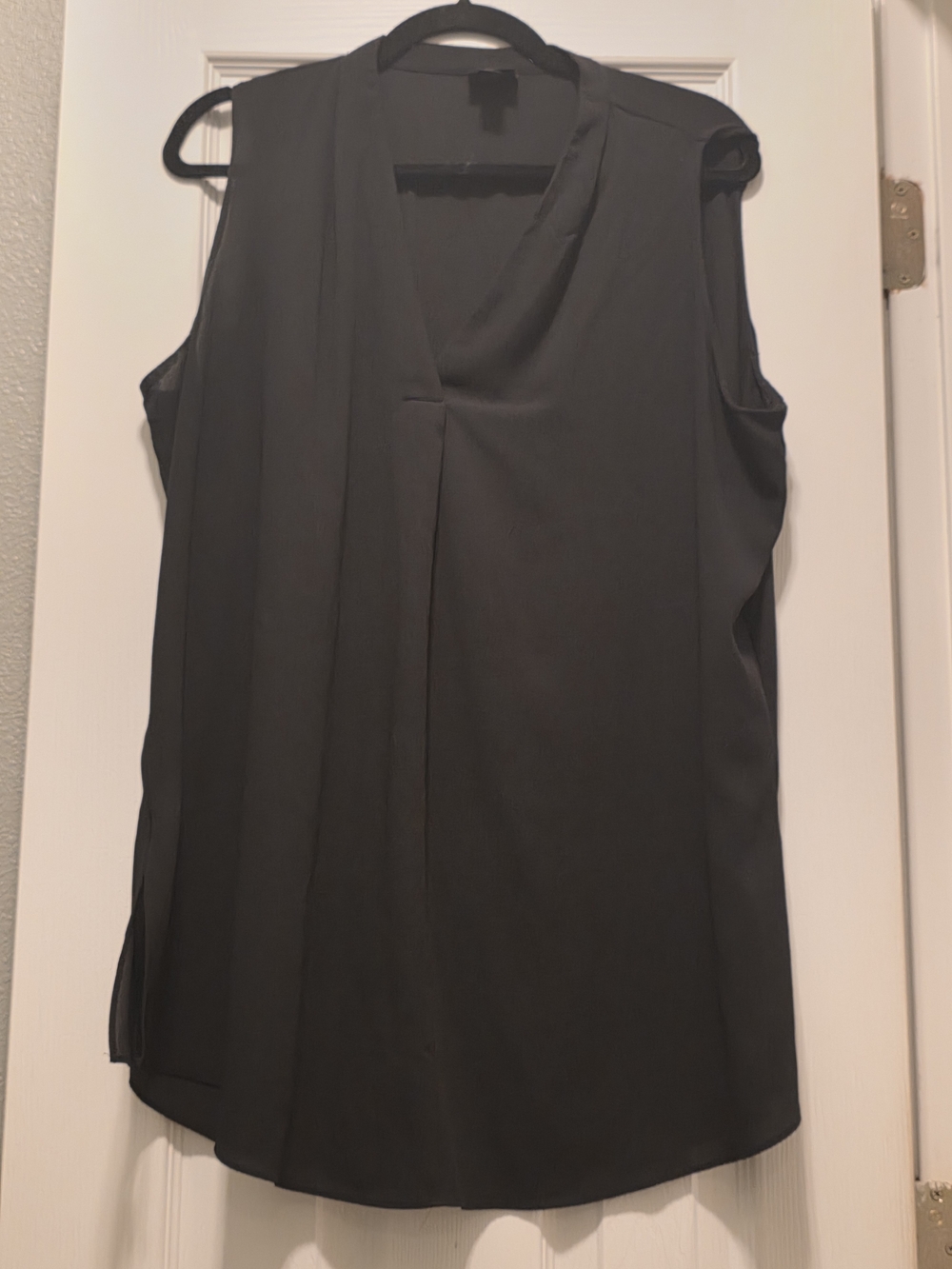 Worthington Black Sleeveless V-Neck Draped Camisole